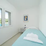 Mekenzi - New By The Sea Apartman *