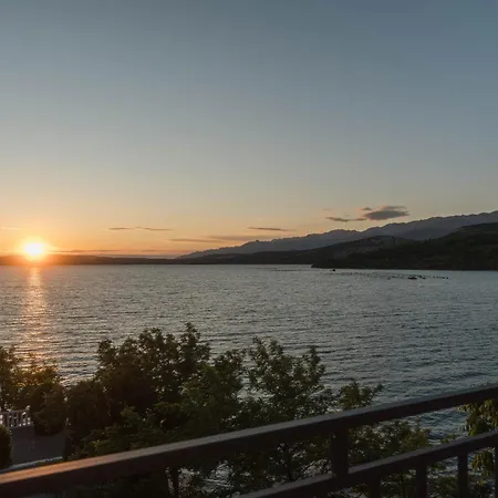 Apartment Mekenzi - New By The Sea *