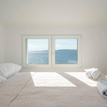 Mekenzi - New By The Sea Apartment *